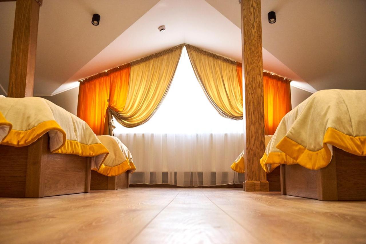 Східний Hotel Berezhany ภายนอก รูปภาพ