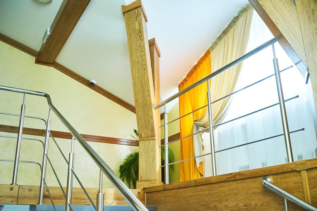 Східний Hotel Berezhany ภายนอก รูปภาพ