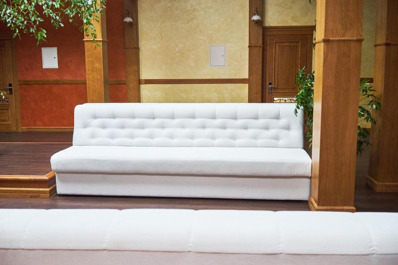 Східний Hotel Berezhany ภายนอก รูปภาพ