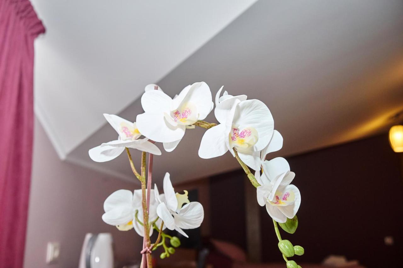Східний Hotel Berezhany ภายนอก รูปภาพ