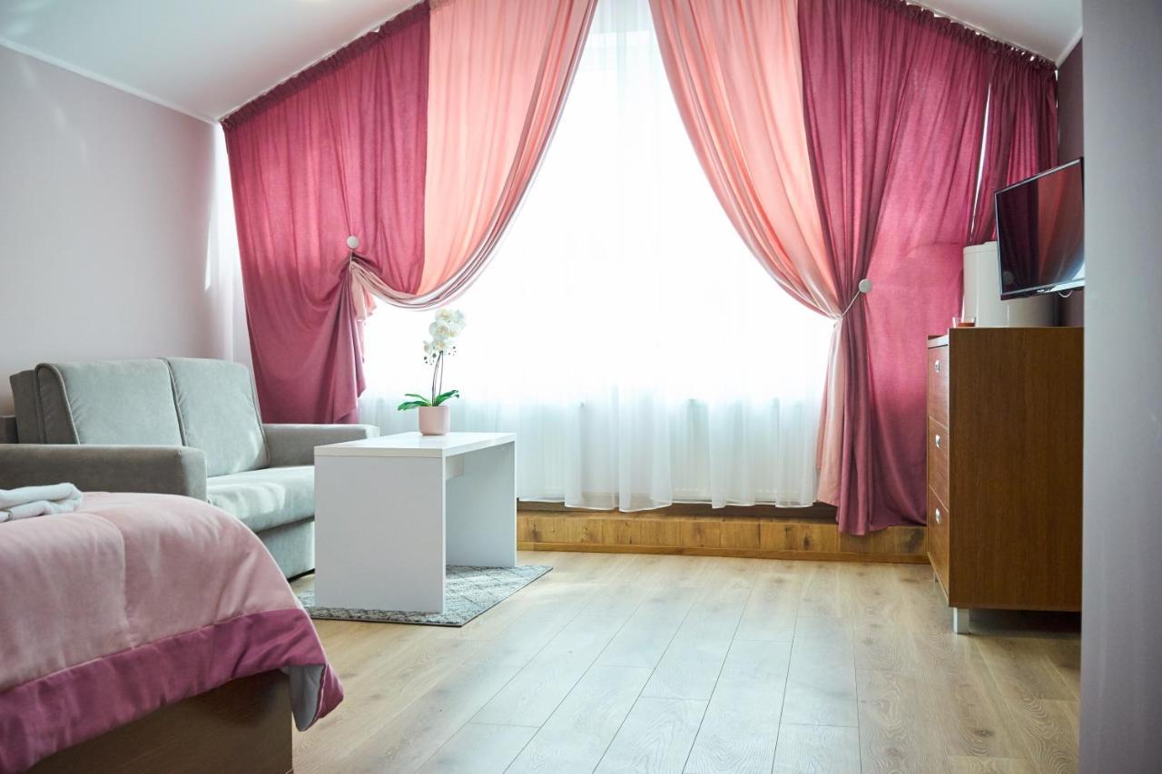 Східний Hotel Berezhany ภายนอก รูปภาพ