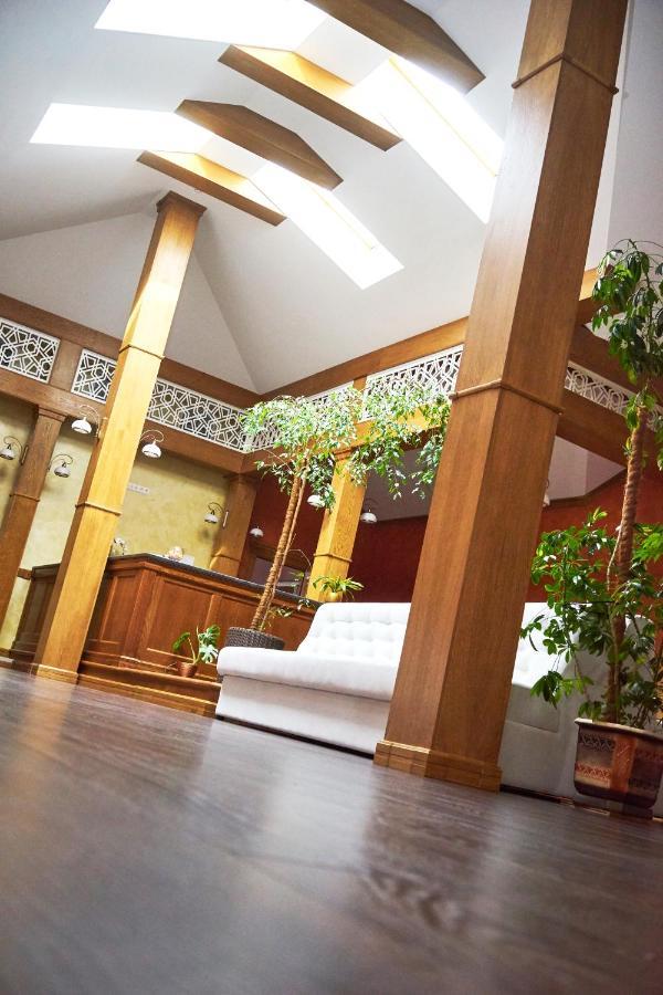 Східний Hotel Berezhany ภายนอก รูปภาพ