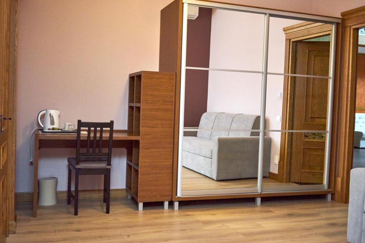 Східний Hotel Berezhany ภายนอก รูปภาพ
