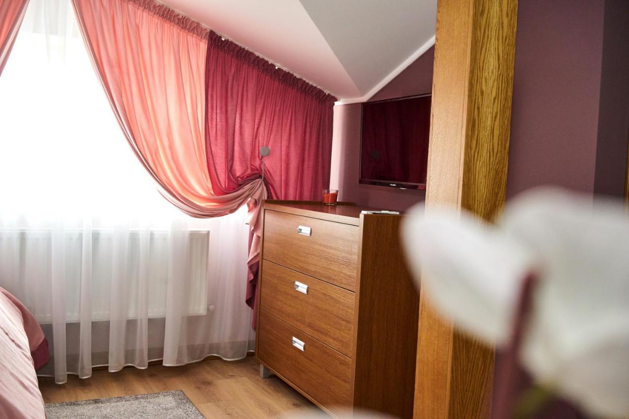 Східний Hotel Berezhany ภายนอก รูปภาพ
